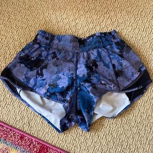 Lululemon Hotty Hot shorts. Size 4, 2.5”